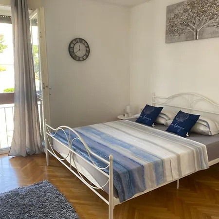 Niko - Self Check - In Apartman