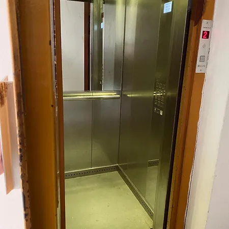 Niko - Self Check - In Apartment Split